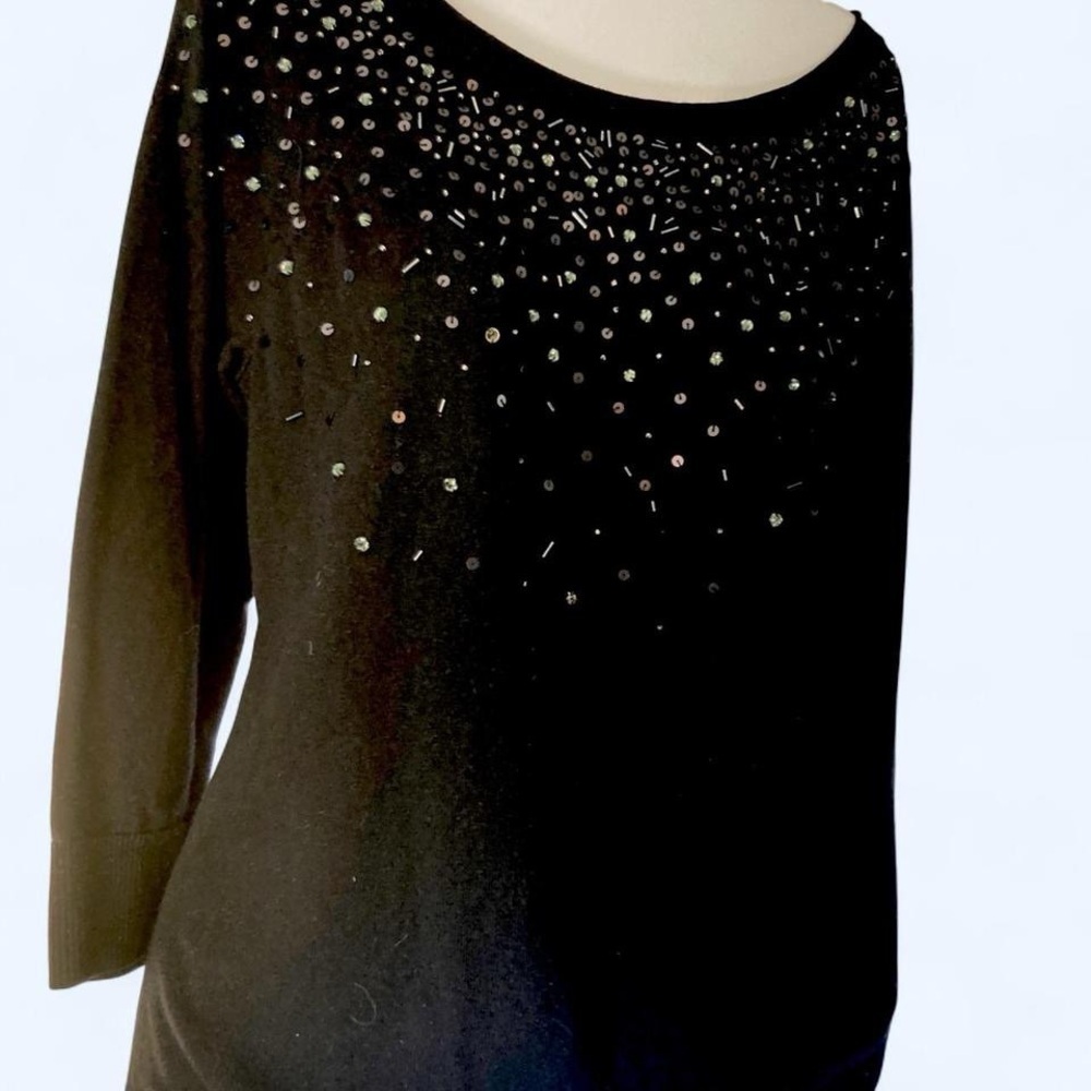 Black sequin sweater with a touch of glamour Apt M